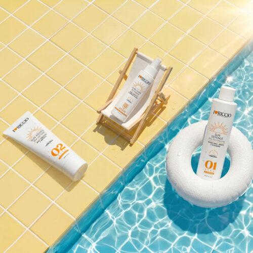 <b>Proteggi e<br>idrata i tuoi ricci</b><br>anche sotto il sole